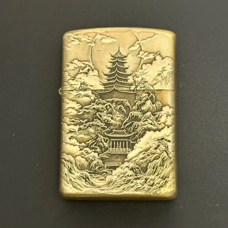 ZORRO烈焰打火机工作室出品，精工浮雕云顶天宫题材砂轮打火机