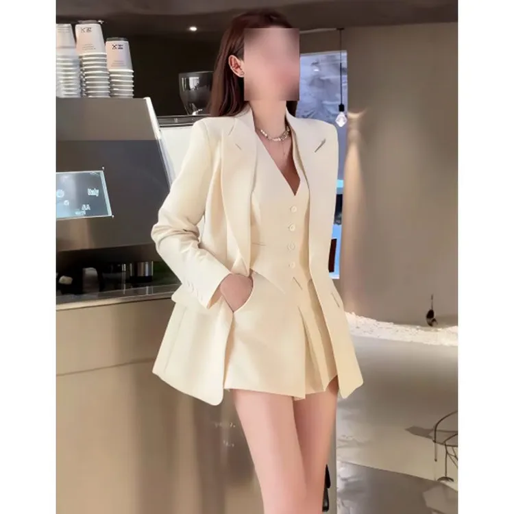 古力娜扎明星同款气质女马甲短裤御姐主持人西服外套三件套2025新
