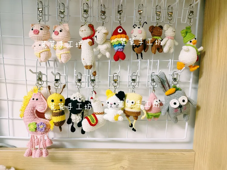 手工钩织钥匙扣成品挂饰小玩偶和发夹发饰自由搭配非偏远包邮