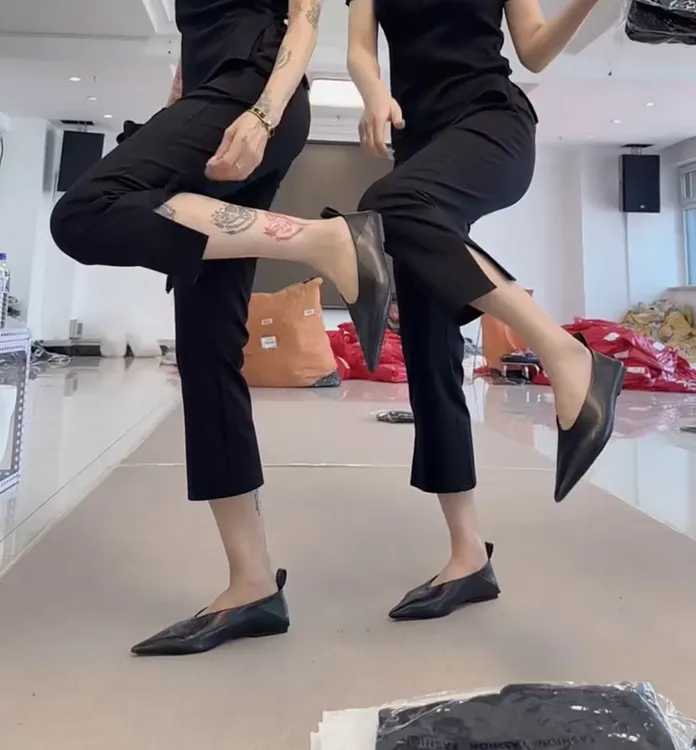 显瘦百搭小开叉松紧腰小黑裤【好物推荐】