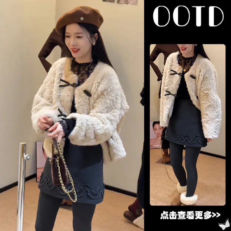 秋季流行穿搭一整套女2025新款宽松毛绒外套蕾丝打底衫短裙三件套