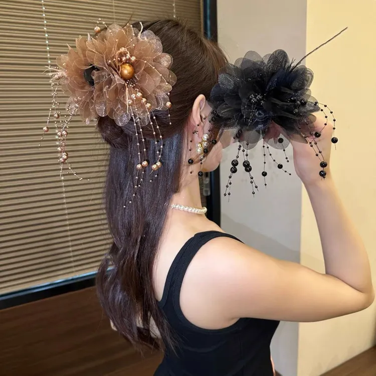高级感牡丹花流苏抓夹女2024新款毛毛发夹后脑勺显发量鲨鱼夹头饰