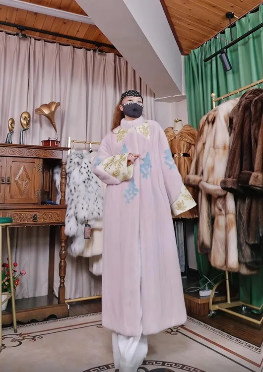 ZB80-128直播福利  新国风T台秀款经丶刺绣立领全抽工艺加长（粉）