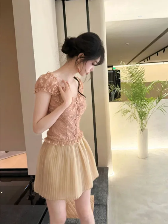 高级感气质名媛重工蕾丝修身显瘦短袖上衣法式甜美压褶百褶短裙女