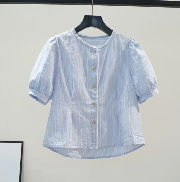 季念棉浅蓝色竖条纹棉衬衫女短款2025夏季新品时尚泡泡袖上衣潮