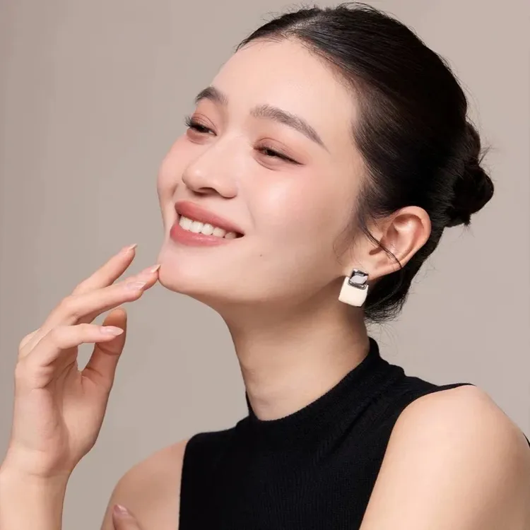 合金耳饰 高级感几何撞色方块耳钉白色滴釉耳饰
