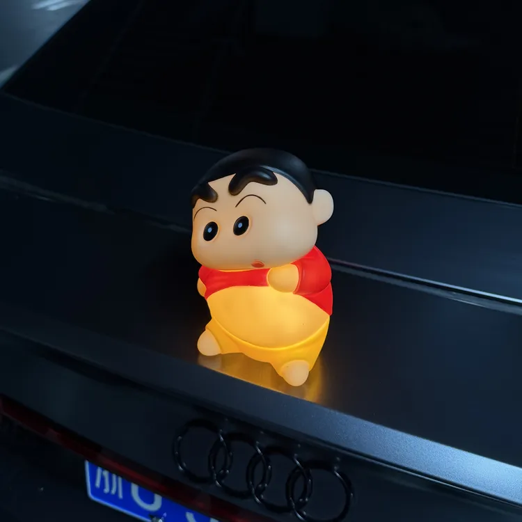 车载蜡笔小新拍拍灯可发光可充电创意汽车装饰车顶公仔车外摆件
