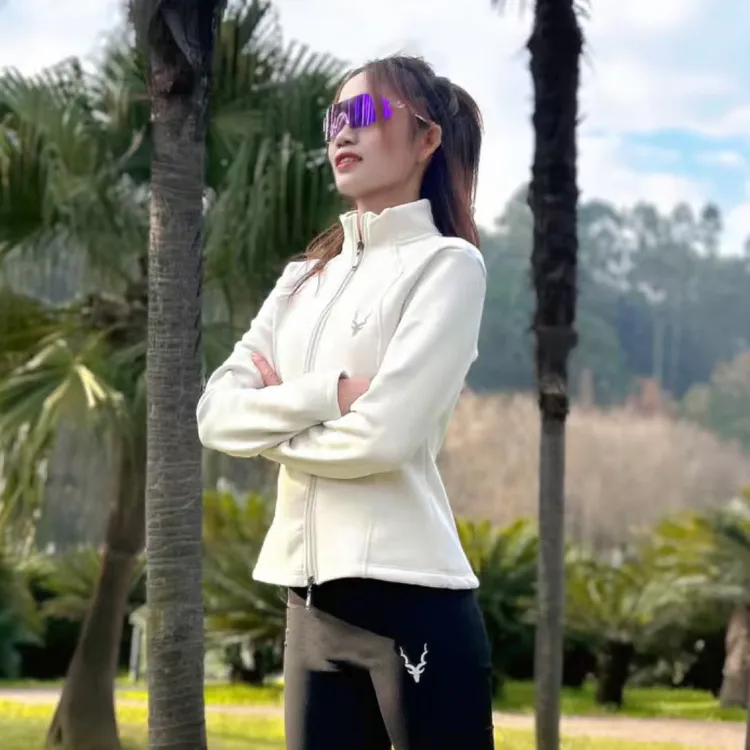 秋冬春秋跑步外套保暖加厚冬季摇粒绒软壳修身跑步女士加绒新款