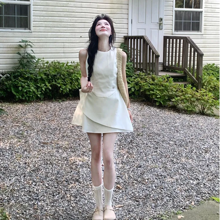 法式白色无袖背心连衣裙子女装夏季设计感气质收腰裙子a字短裙子