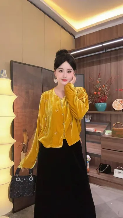 YUN 《云暖》新款简约气质轻奢外套中式法式设计师冬款短刺绣外套