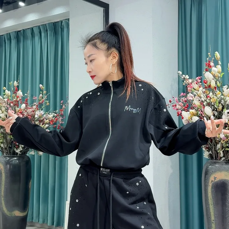 XY-6899秋冬款烫钻短款时尚休闲显瘦酷帅小外套