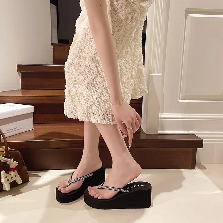 拖鞋女款2025新款网红爆款出游外穿人字拖鞋子夏天上班外出拖鞋女