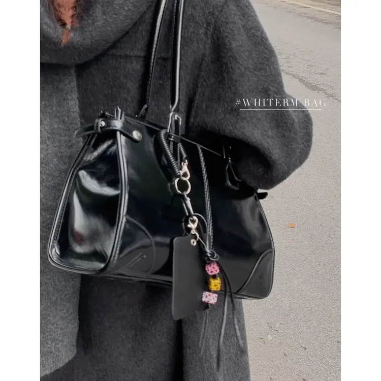 机车风手提包包女款爆款2025新款高级感大容量单肩包百搭通勤包