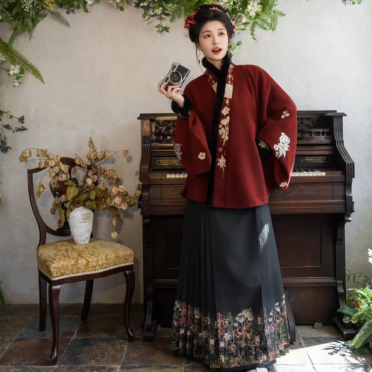 MDNG[花束玫瑰]明制汉服加绒对穿短冬款直领交袄日常马面裙套装