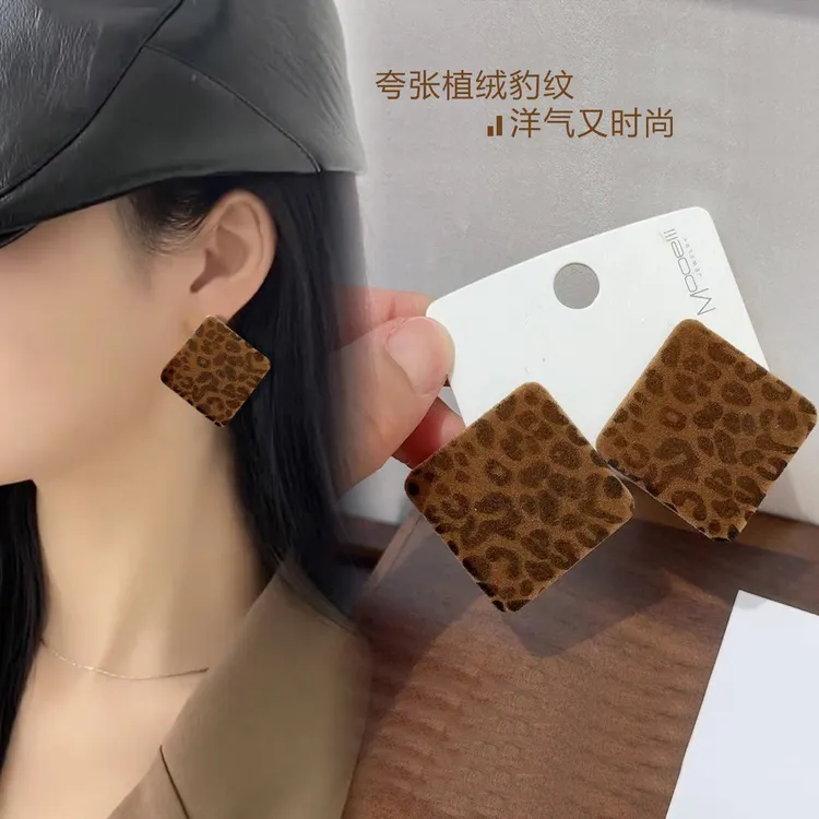 铜合金耳饰 欧美咖色复古夸张豹纹圆形耳钉植绒大号气质耳环
