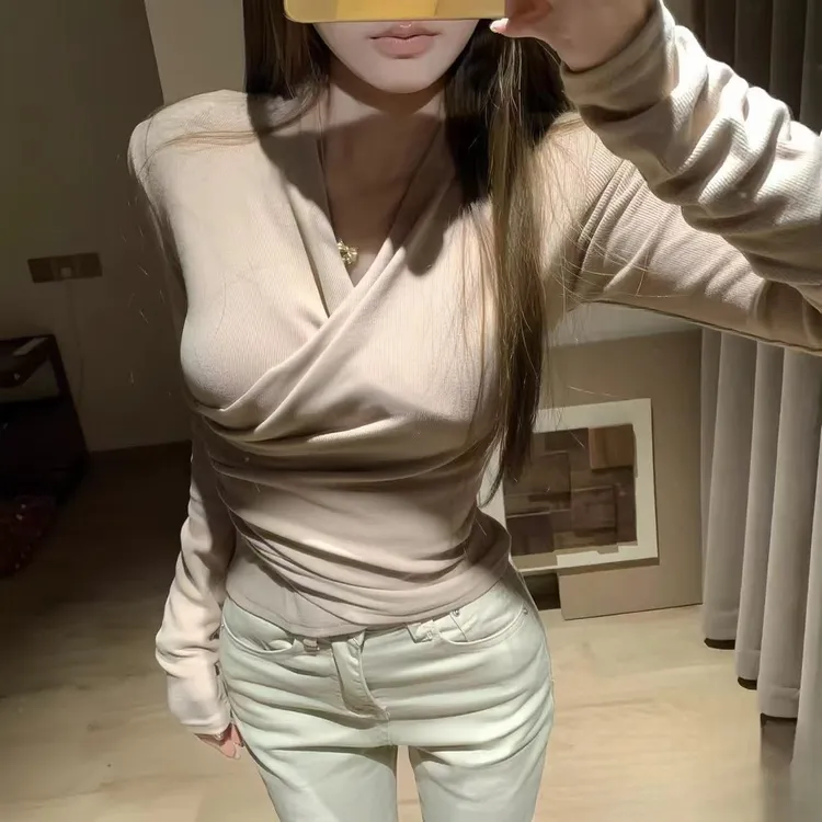 曼曼【韩漫身材】纯欲性感交叉v领长袖加绒T恤女3909#