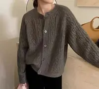 《婷婷专属》2025年纯色圆领麻花显瘦麻花针织开衫外套9090