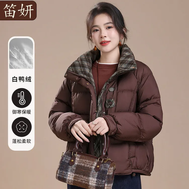 妈妈羽绒服冬装外套时尚格子2025新款中老年女式冬季上衣短款保暖