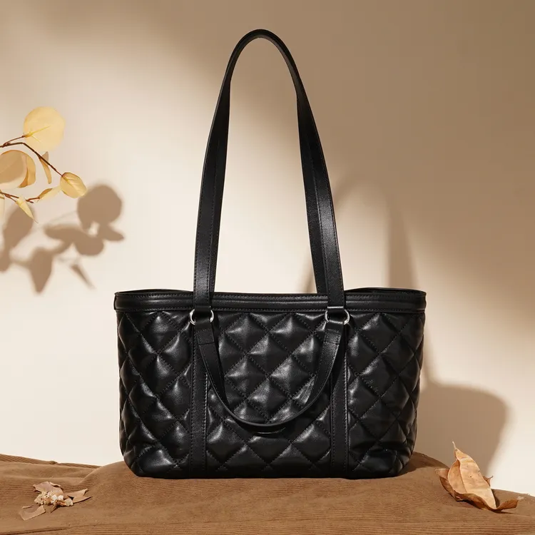 岩牛秋冬新款羊皮百搭简约潮流轻奢休闲女士手提斜挎包YN3665