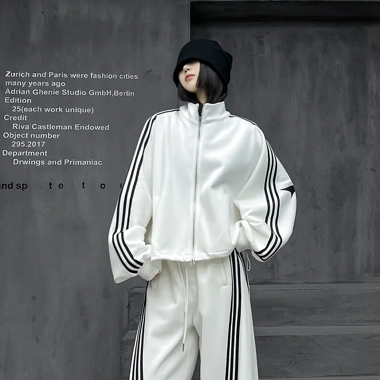 多福猫潮牌时尚白色加绒开衫卫衣外套女秋冬季新款立领棒球服宽松