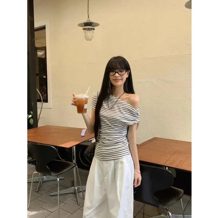 条纹露肩斜领短袖T恤女夏季新款爆款一字肩纯欲风显瘦修身上衣ins