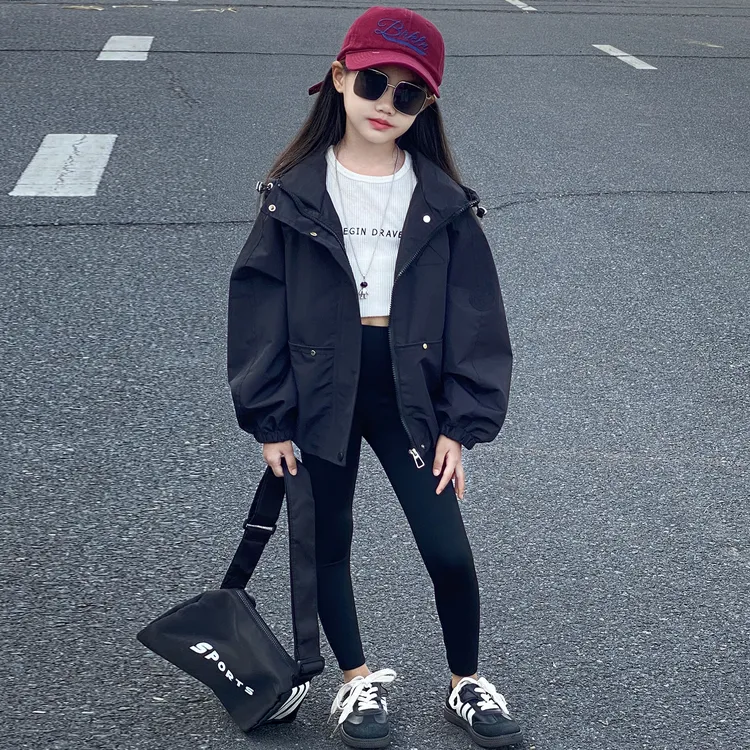 女童秋装黑色外套2025新款韩版洋气儿童春秋连帽冲锋衣女大童上衣