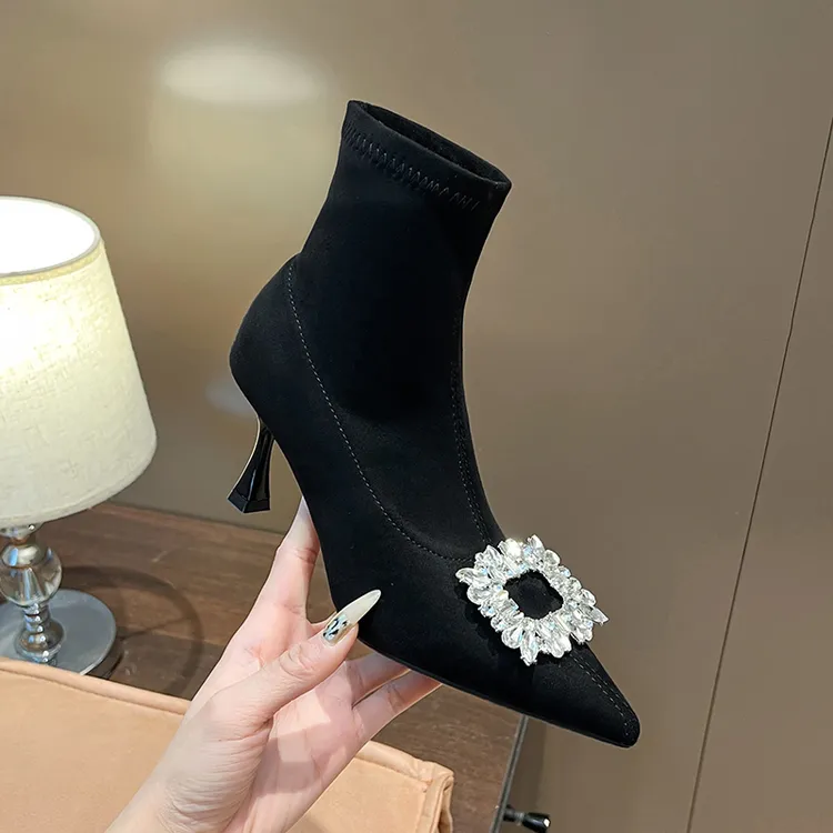 2025流行小短靴时髦洋气又高级感百搭高跟尖头细跟小个子瘦瘦靴女