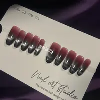 浆果黑红渐变指尖猫眼中椭圆秋冬暗黑显白穿戴甲10片