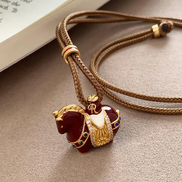 铜布艺项链 新中式红色滴釉小马吊坠项链女精致高级感小众毛衣链