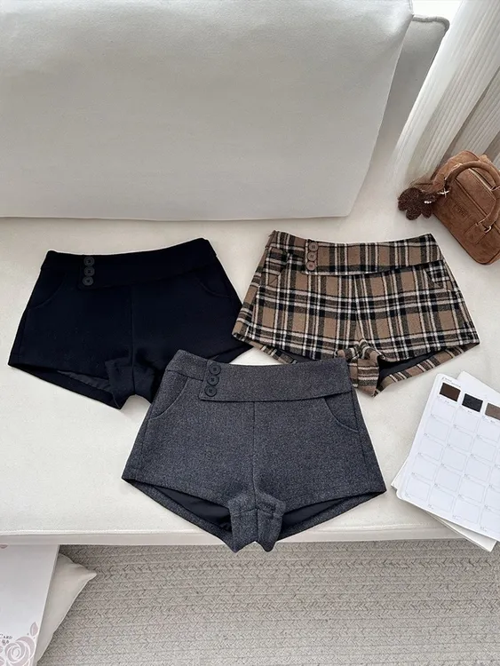 秋冬复古女团风不规则排扣腰头毛呢短裤女气质百搭高腰休闲靴裤