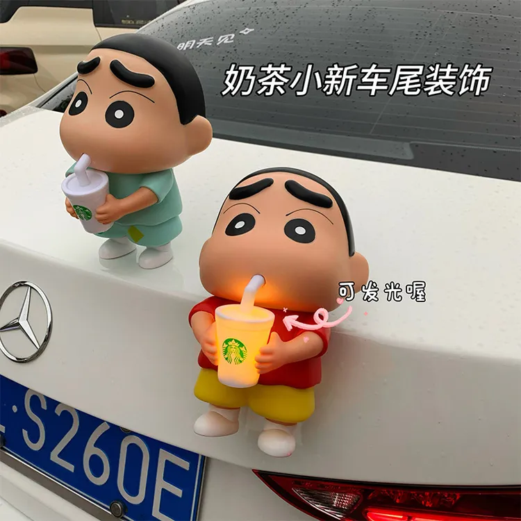 爱喝奶茶的蜡笔小新车尾部挂件可发光车载摆件汽车装饰品公仔创意