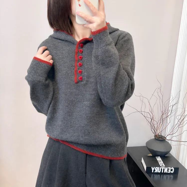 爱心丝绒扣撞色连帽长袖针织打底衫秋冬季新款上衣套头宽松毛衣女