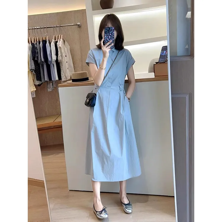 法式简单大方巨好看的蓝色POLO领连衣裙女2025新款独特漂亮掐腰裙