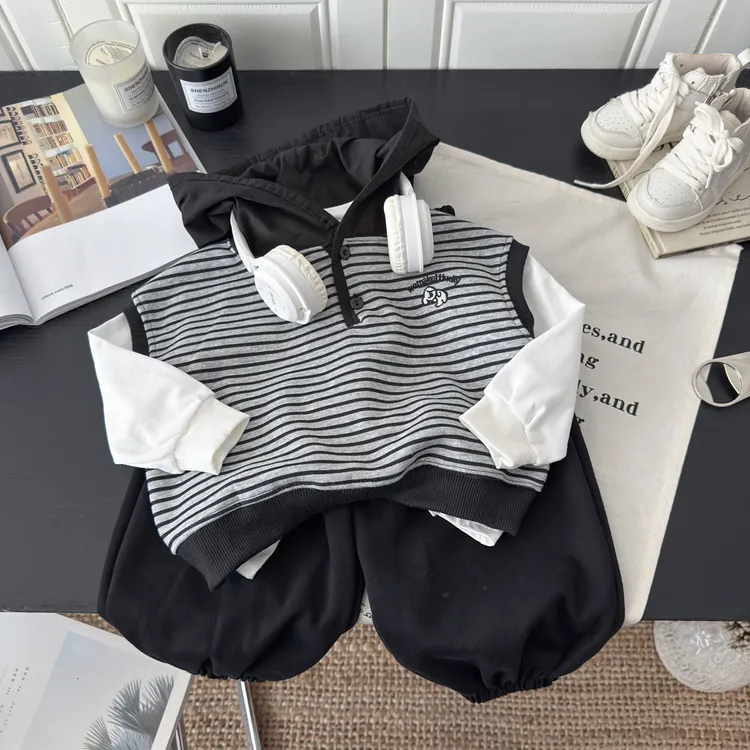 三件装儿童2025秋装新款儿童连帽马甲休闲韩版上衣打底裤子三件装