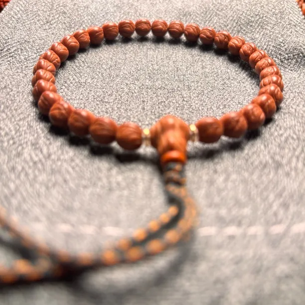 秦岭野生龙纹桃核原色精修精品玉龙脊精卡0.85手持