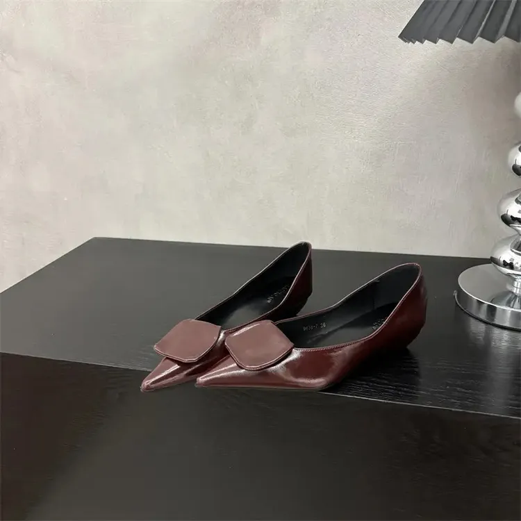 2025秋季新款法式尖头粗跟浅口单鞋女配裙子黑色低跟软皮通勤女鞋