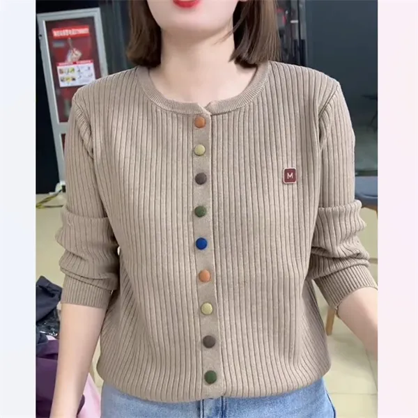 春季新款时髦设计感彩扣针织开衫女圆领宽松时尚百搭长袖毛衣外套