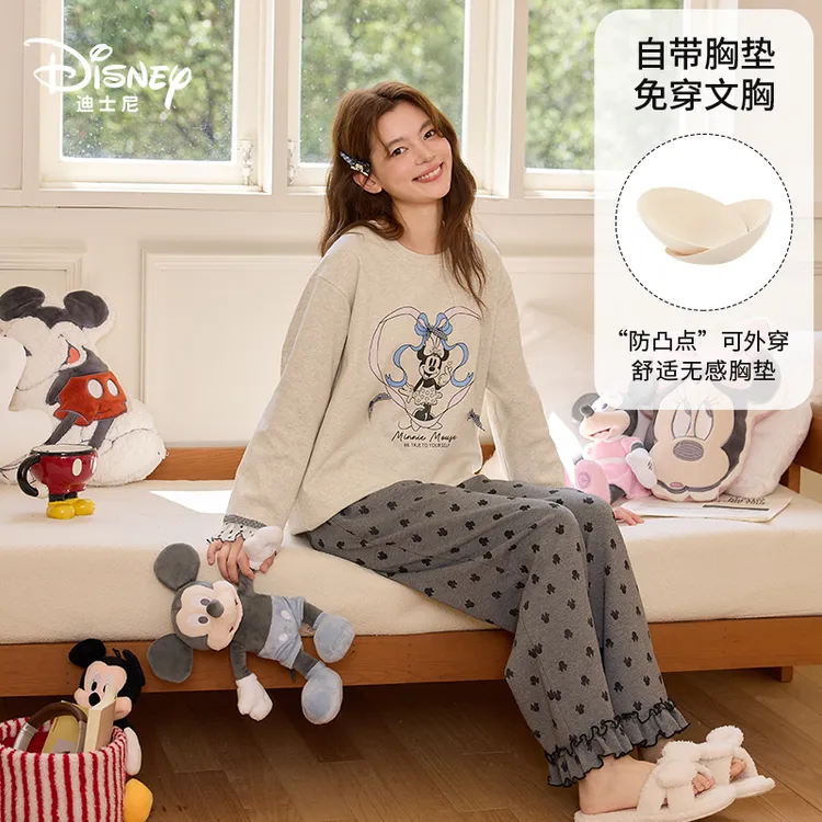 Disney迪士尼圆领秋冬女长袖带胸垫舒适外穿宽松纯棉家居服0194