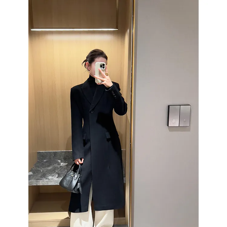 2025年冬季高级感中长款黑色羊毛呢大衣百搭时尚修身显瘦保暖外套