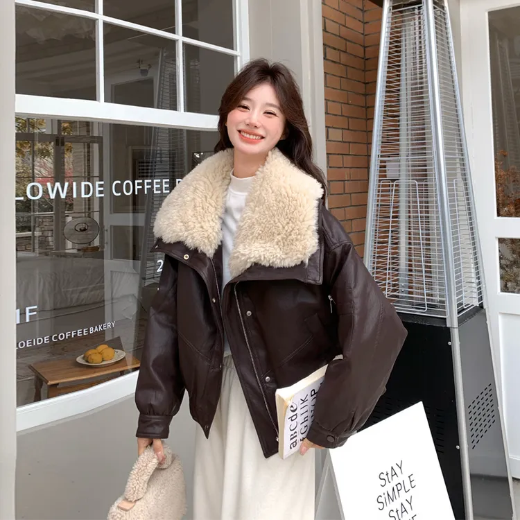 冬季复古蛋白皮羊羔毛翻领羽绒服2025新款甜酷炸街美拉德风派克服