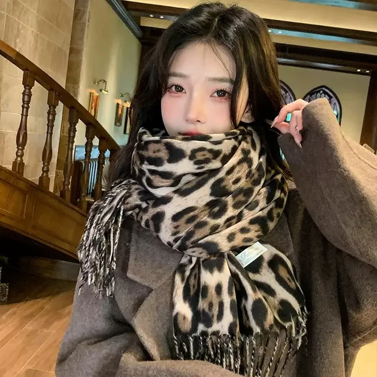 秋冬季围巾女高级感复古豹纹流苏学院辣妹风百搭加厚披肩保暖围脖
