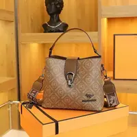 大容量休闲复古时尚通勤腋下包包女小众质感百搭简约单肩水桶包
