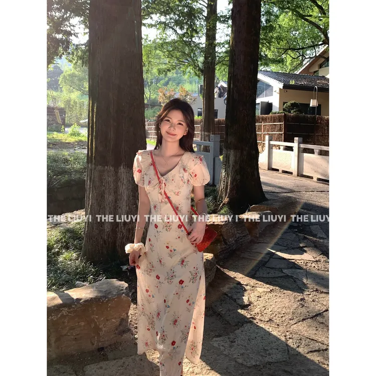 【LIUYI】生如夏花~夏季法式V领收腰度假碎花连衣裙6602B2