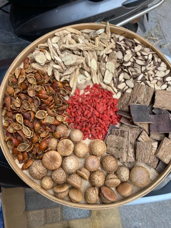 深山泡酒料牛大力金樱子黄金果杜仲千斤拔泡酒料煲汤