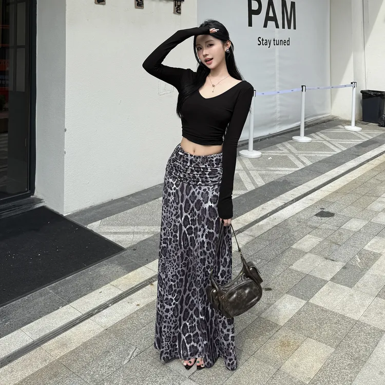 纯欲风v领上衣豹纹半裙套装2025秋季新款性感辣妹上衣半裙两件套