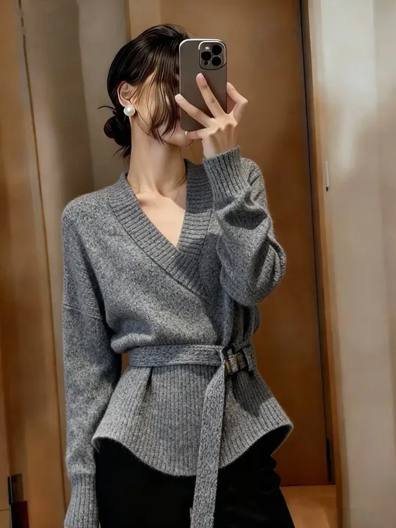 欧货高端灰色设计感系带针织衫显瘦休闲长袖上衣毛衣喇叭裤套装