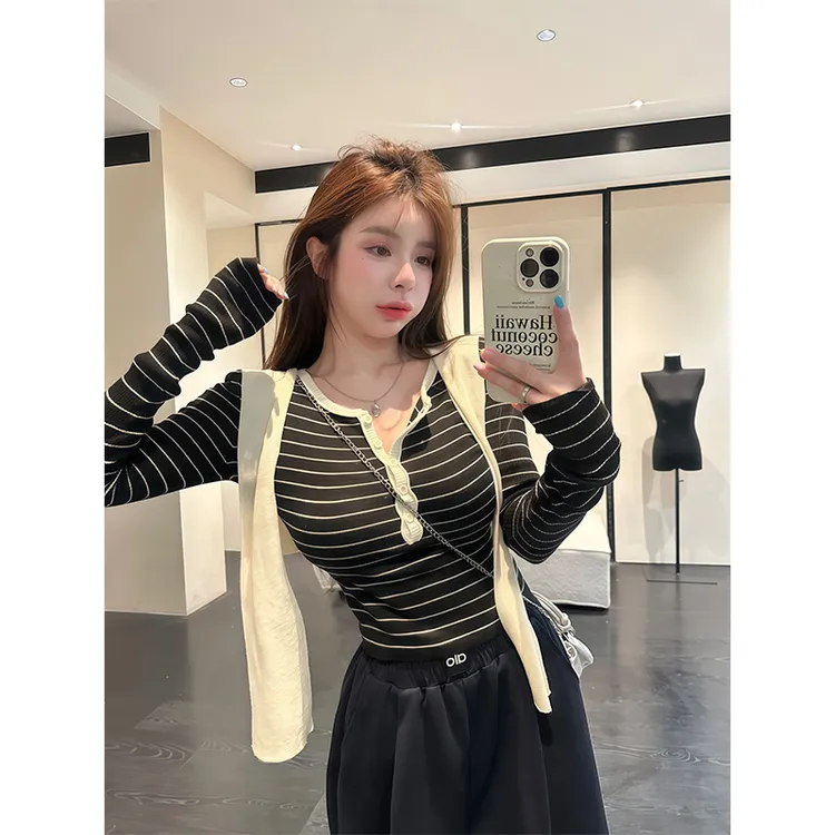 纯欲风纽扣半开领撞色条纹长袖上衣早秋新款修身显瘦带披肩套装