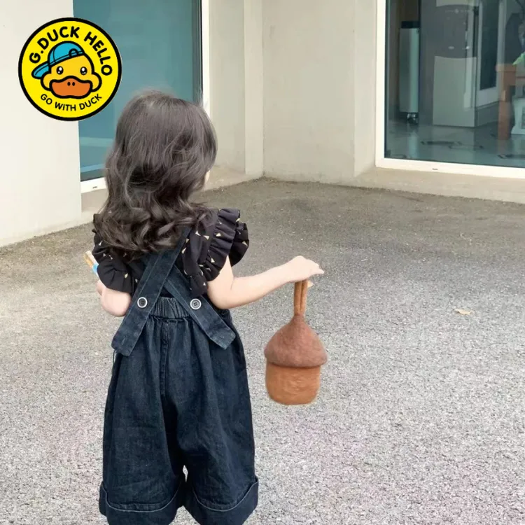 小黄鸭韩版童装2025春夏款女童阔腿牛仔背带裤子宝宝满印小飞袖上