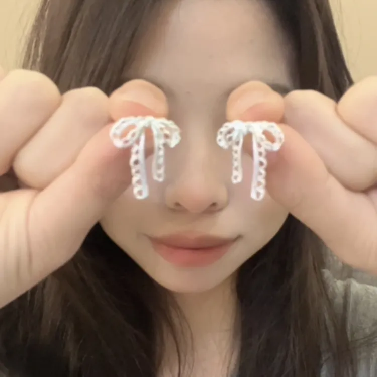 铜合金耳饰 芭蕾风蝴蝶结耳钉~哑光银色镂空小众设计丝带耳环精致