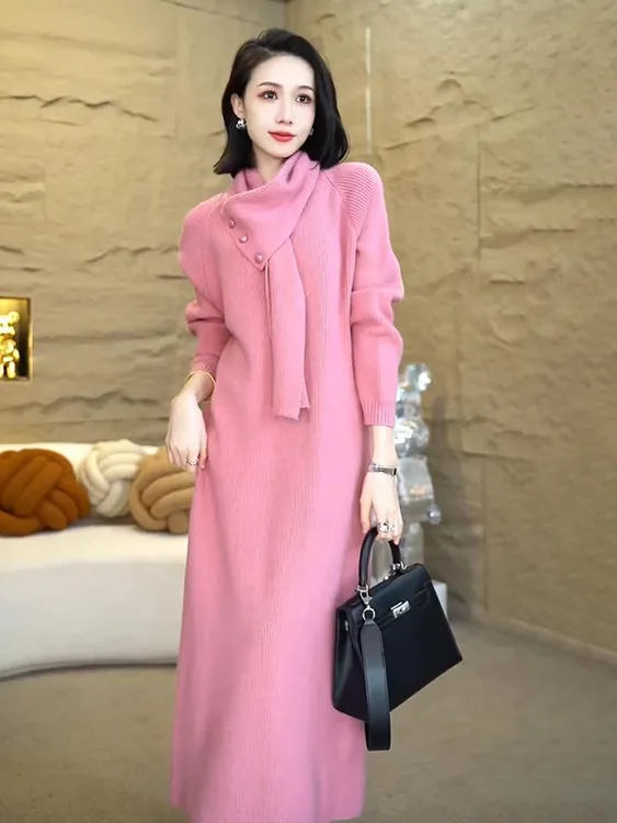 设计感秋冬新款女毛针织连衣裙宽松遮肚显瘦内搭过膝围巾毛衣裙